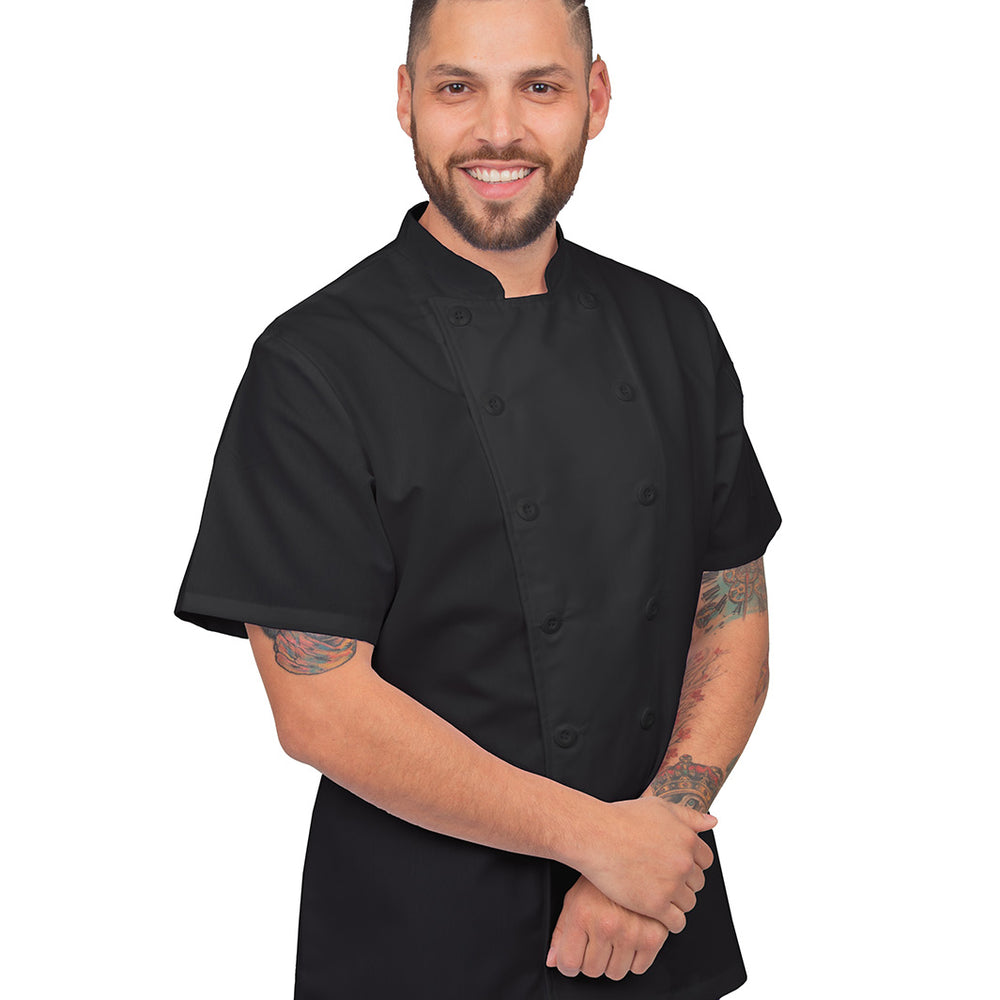 
                      
                        Joven utilizando filipina de chef color negro de manga corta
                      
                    