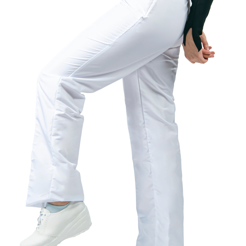 
                      
                        Vista lateral de la pierna del pantalón blanco para uso clínico de corte recto con cintura elástica
                      
                    